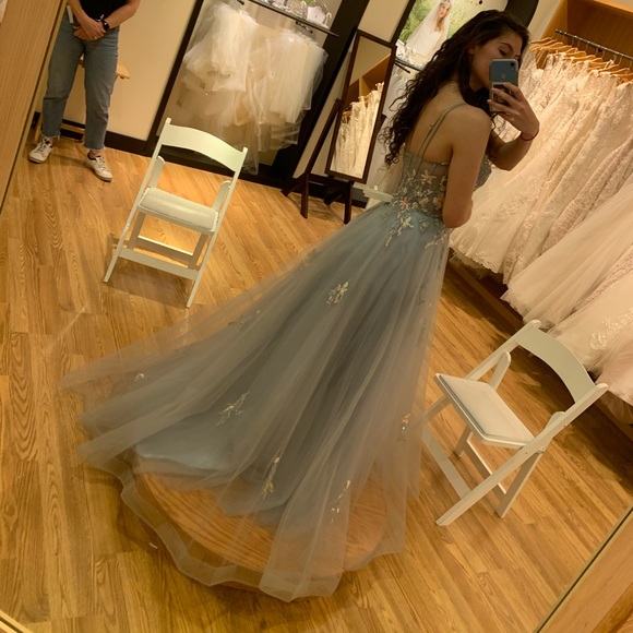 Prom gown - Picture 2 of 5